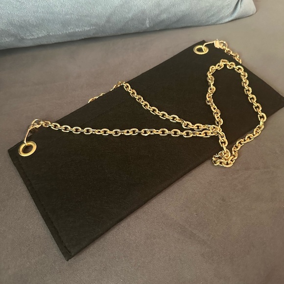 🔥NWOT Insert with pocket for clutch with gold chain🔥 - Picture 1 of 3